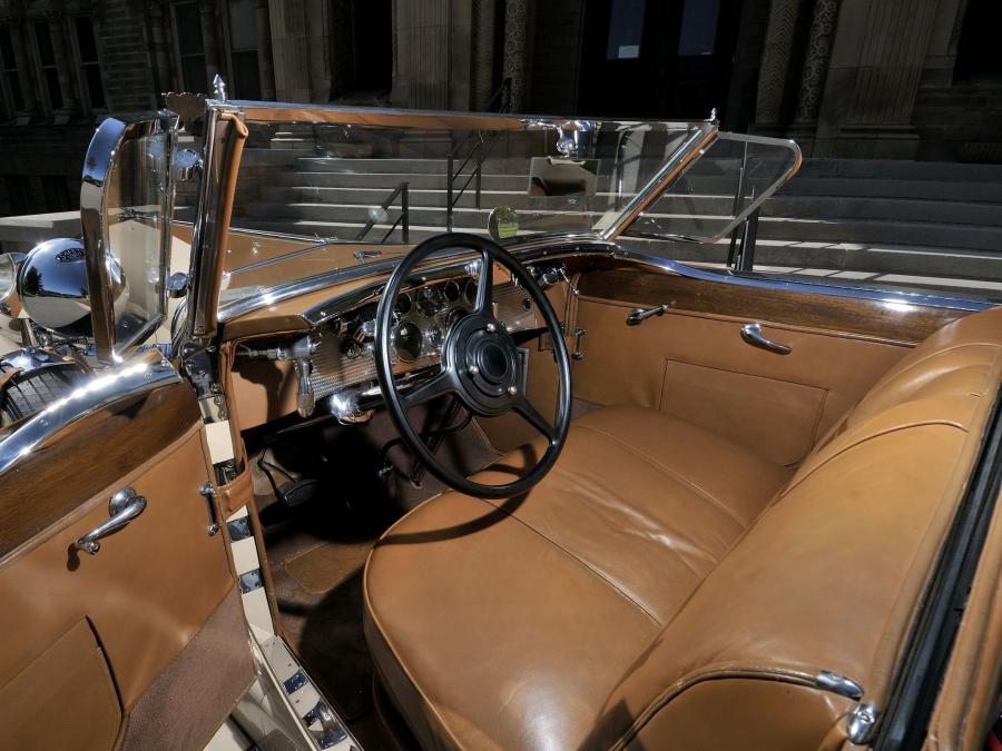 Интерьер Duesenberg J391/2315 Convertible Berline LWB by Murphy 1930 года  (фото 11 из 22)